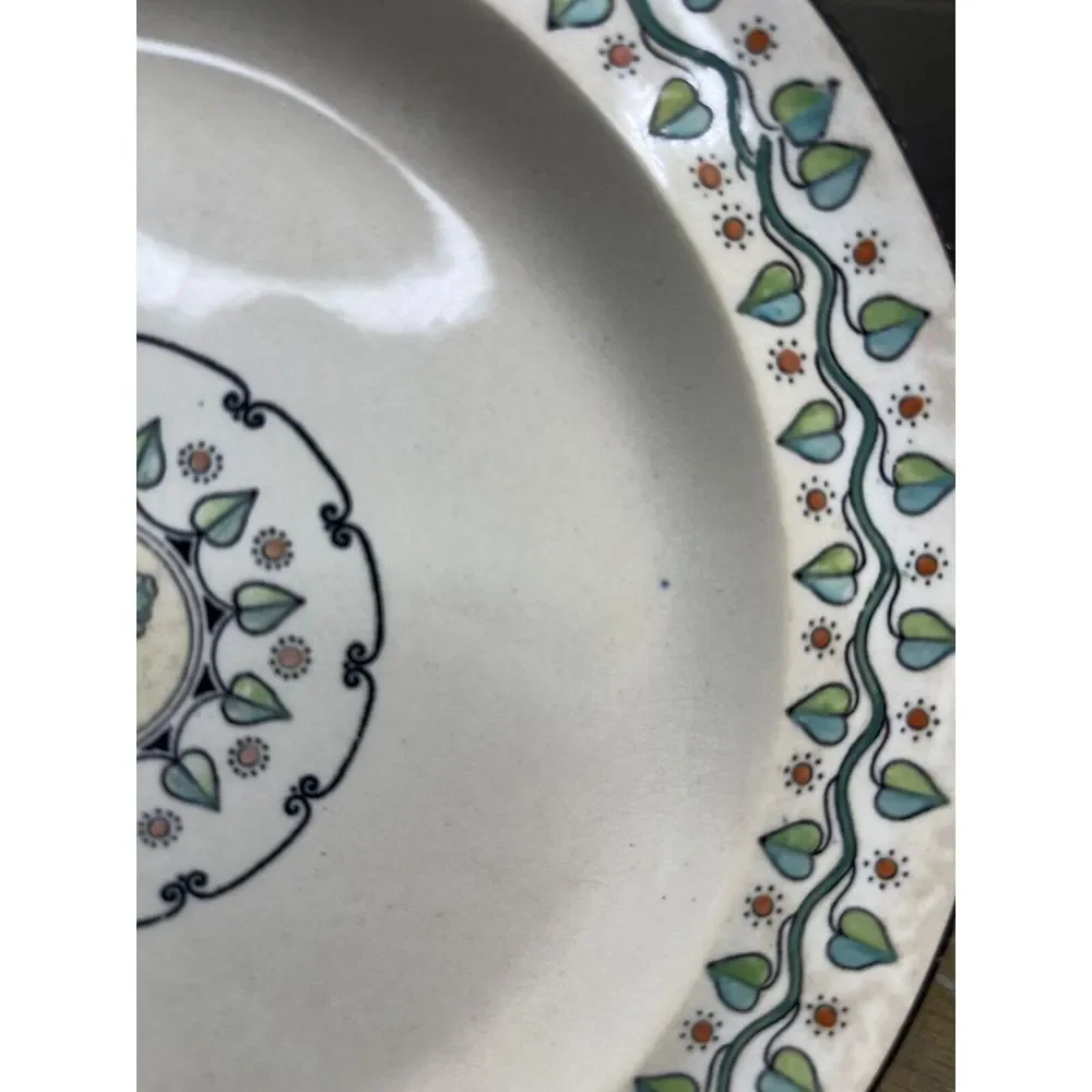 Arts & Crafts Wedgwood‎ Dartmouth Vine Berries Salad Plate Green Orange